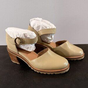 Seychelles Mary Janes in Beige - Size 8